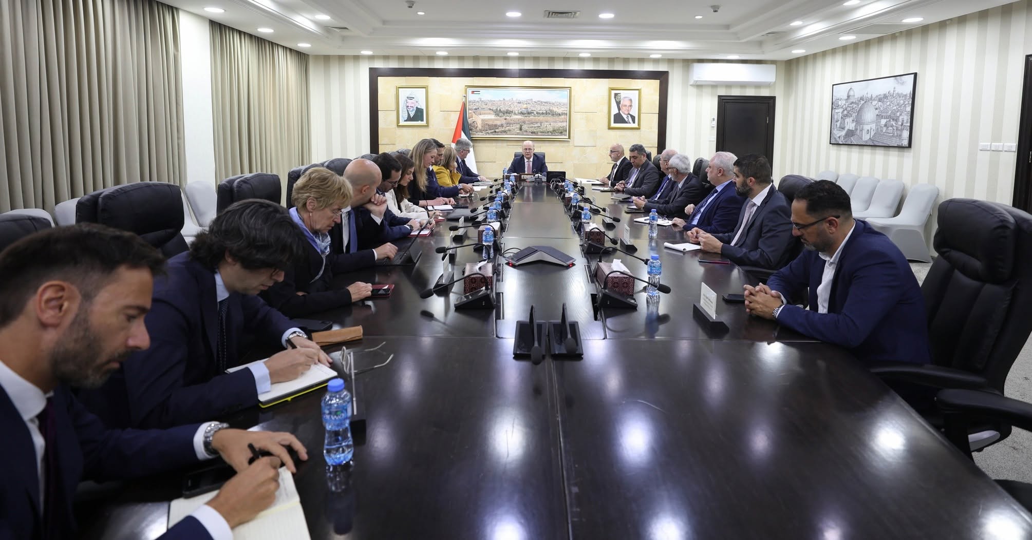 مصطفى يلتقي وفدًا أوروبيًا رفيع المستوى على هامش اجتماع منصة الاستثمار الأوروبية الفلسطينية